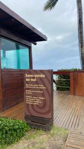 Nui Muro Alto Pé na Areia by La Playa