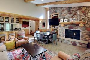 Timberline Condominiums 2 Bedroom plus Loft 3 Bath Deluxe Unit C3H