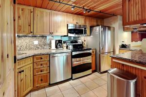 Timberline Condominiums 2 Bedroom plus Loft 3 Bath Deluxe Unit C3H