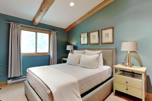 Timberline Condominiums 2 Bedroom plus Loft 3 Bath Deluxe Unit C3H