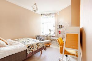 Well-equipped Art Noveau gem - Calm & Central