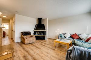 2 Mi to Dtwn Reno and UNR City-View Townhome!