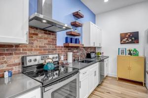 Cozy SMB Themed Apt in the Heart of Historic SPR