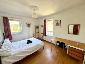 Spacious 3 Bedroom Flat
