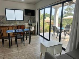 Sunset Villa - Stunning Poolside