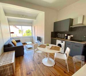 Charming T2 apartment 200 m from tram B