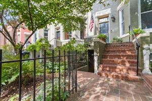 Sojourn Warm Capitol Hill Stay Near Eastern Market