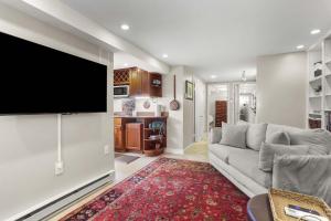 Sojourn Warm Capitol Hill Stay Near Eastern Market