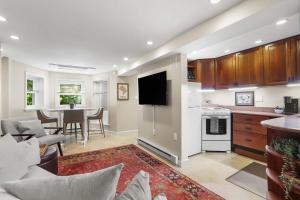 Sojourn Warm Capitol Hill Stay Near Eastern Market