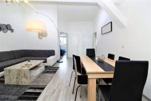 Light-Filled 2-Bedroom Attic Flat with Air Conditioning - Appartements, Vienne