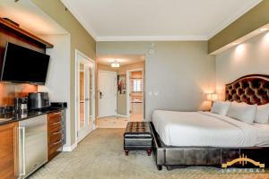 MGM Signature-31-816 Jacuzzi Studio