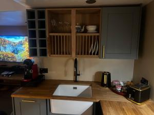 Studio - Sleeps 2 - Parking - Wifi