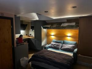 Studio - Sleeps 2 - Parking - Wifi