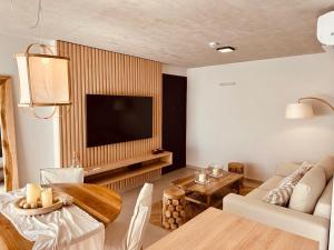 Cozy 2 bedroom apt steps from Shopping Mcal Lopez