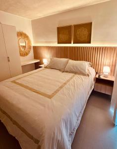 Cozy 2 bedroom apt steps from Shopping Mcal Lopez