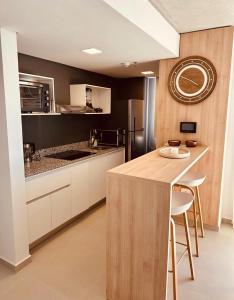 Cozy 2 bedroom apt steps from Shopping Mcal Lopez