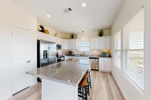 Escape Bay Views Family Retreat Dog Friendly