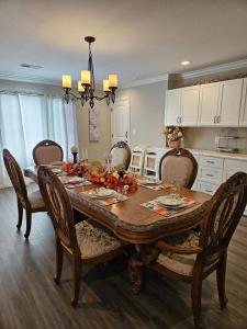 In the HEART of Knoxville3BR 2BA Sleeps 10