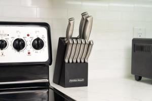 Charming 3-Bed House with Hot Tub close to Downtown