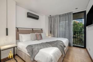 Morph 401 - Modern apt High Ceilings BBQJacuzzi