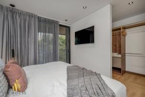 Morph 401 - Modern apt High Ceilings BBQJacuzzi