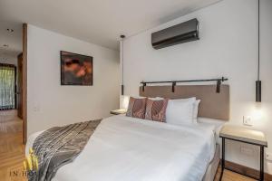 Morph 401 - Modern apt High Ceilings BBQJacuzzi