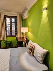 Rainbow HomeStay - No 8 Alley 18B Tong Dan