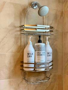 Sunny & spacious pied-à-terre by & Proctors!