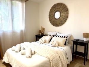 LAGON BLEU - Proche Gare Routière - Terrasse & Piscine - 3Km PLAGE - PARKING & WIFI Gratuit - OFFRE SPECIALE