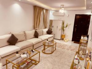 A New Residential 2 Rooms With Garden For Rent In Degla Palms Compound October