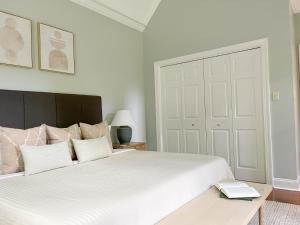 Sophisticated and Luxurious Details- Sleeps 18