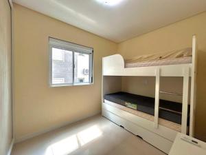 Excelente apto 3 dormitórios em Bombas SC