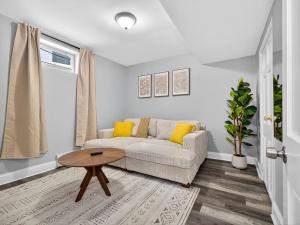 Allston 2BR | Sleeps 8 + Full Kitchen