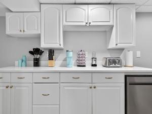 Allston 2BR | Sleeps 8 + Full Kitchen