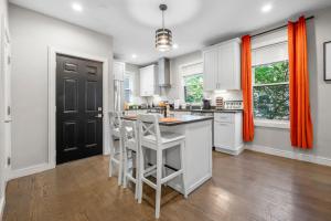 Luxury 3BR apt in Boston with Roku TV