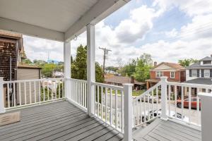 Plush 4BR Retreat Patio & Parking