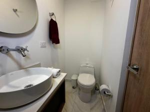 Apartaestudio en Chapinero con gimnasio coworking rooftop piscina climatizada sauna turco bbq y chimenea