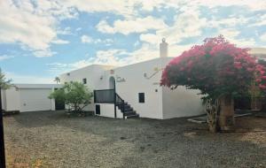 Detached Villa with Stunning Mountain and Sea Views, 14m Pool & sunken Hot Tub