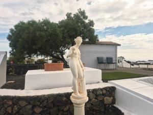 Detached Villa with Stunning Mountain and Sea Views, 14m Pool & sunken Hot Tub