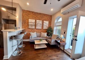 Studio w Terrace - Street Parking -10 min to DT