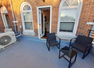 Studio w Terrace - Street Parking -10 min to DT