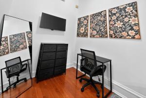 Sunny 1BR in Center City with King Sized Memory Foam Sofa Bed