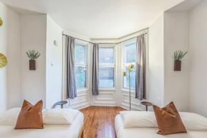 Charming 1BR in Center City that Sleeps 4 with Fast WiFi