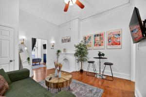 Lovely 1BR Center City with King Bed and Sleeper Sofa