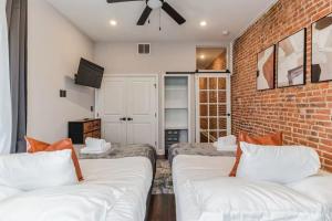 Jr 1Br w 2 Beds - Sleeps 4 - 10 min to DT