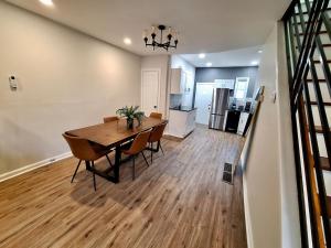 Bi-Level 3 BR plus Finished Basement that Sleeps 12