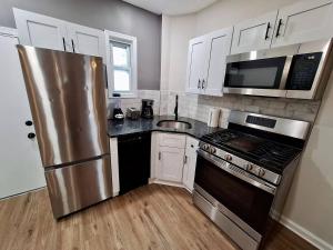 Bi-Level 3 BR plus Finished Basement that Sleeps 12