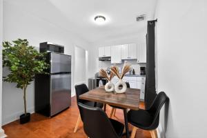 Large Studio in Center City that Sleeps 4 with Fast Wifi