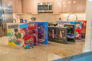 Chic Urban 1BR Pool Gym Parking W&D DT