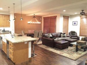 The Lodges by 8th Hole Year-Round Fun